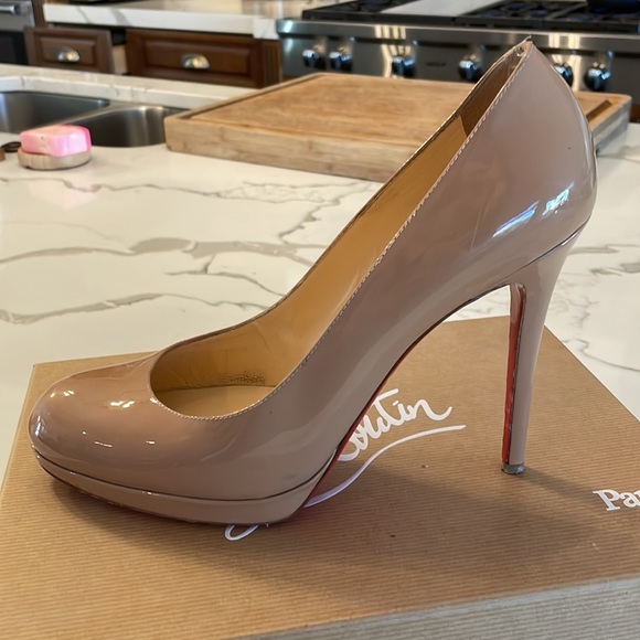 Christian Louboutin Size 40 Nude Patent Pump - Picture 7 of 8